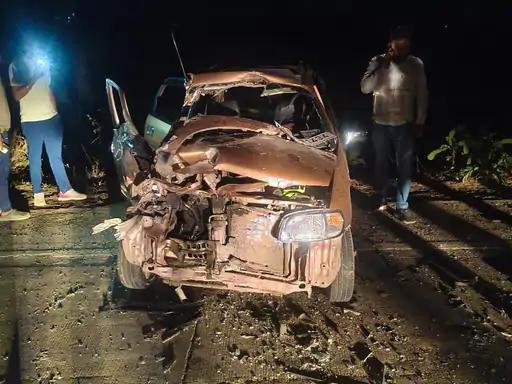 अनूपपुर सड़क हादसे में कार के उड़े परखच्चे