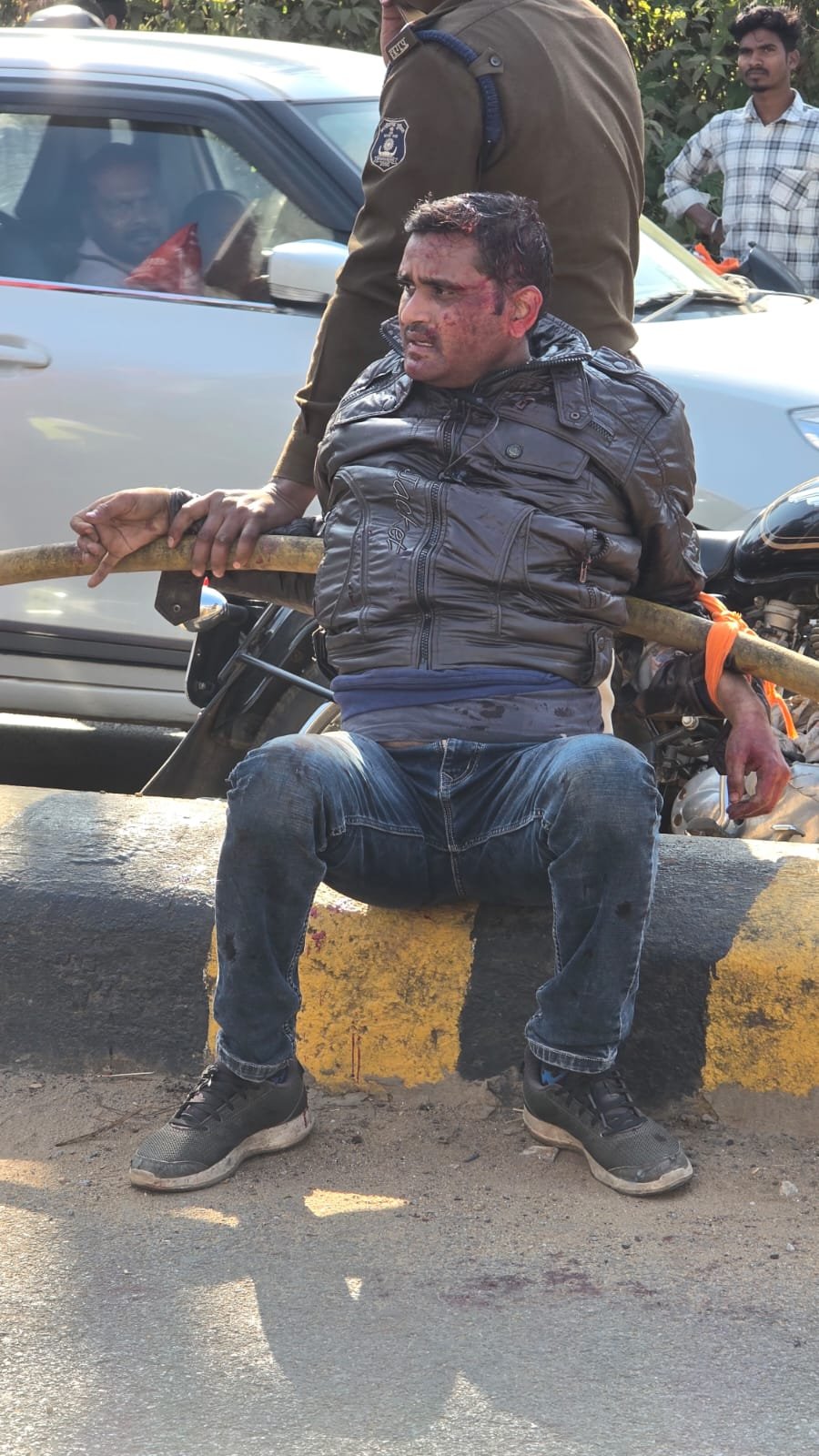 आरोपी, जिसने अफसर पर हमला किया है।